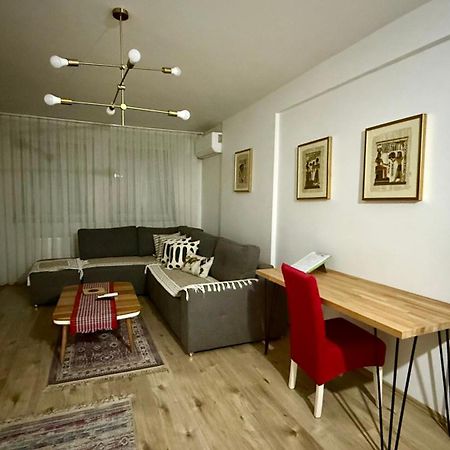 Elegant Apartment In City Centre Приштина Экстерьер фото