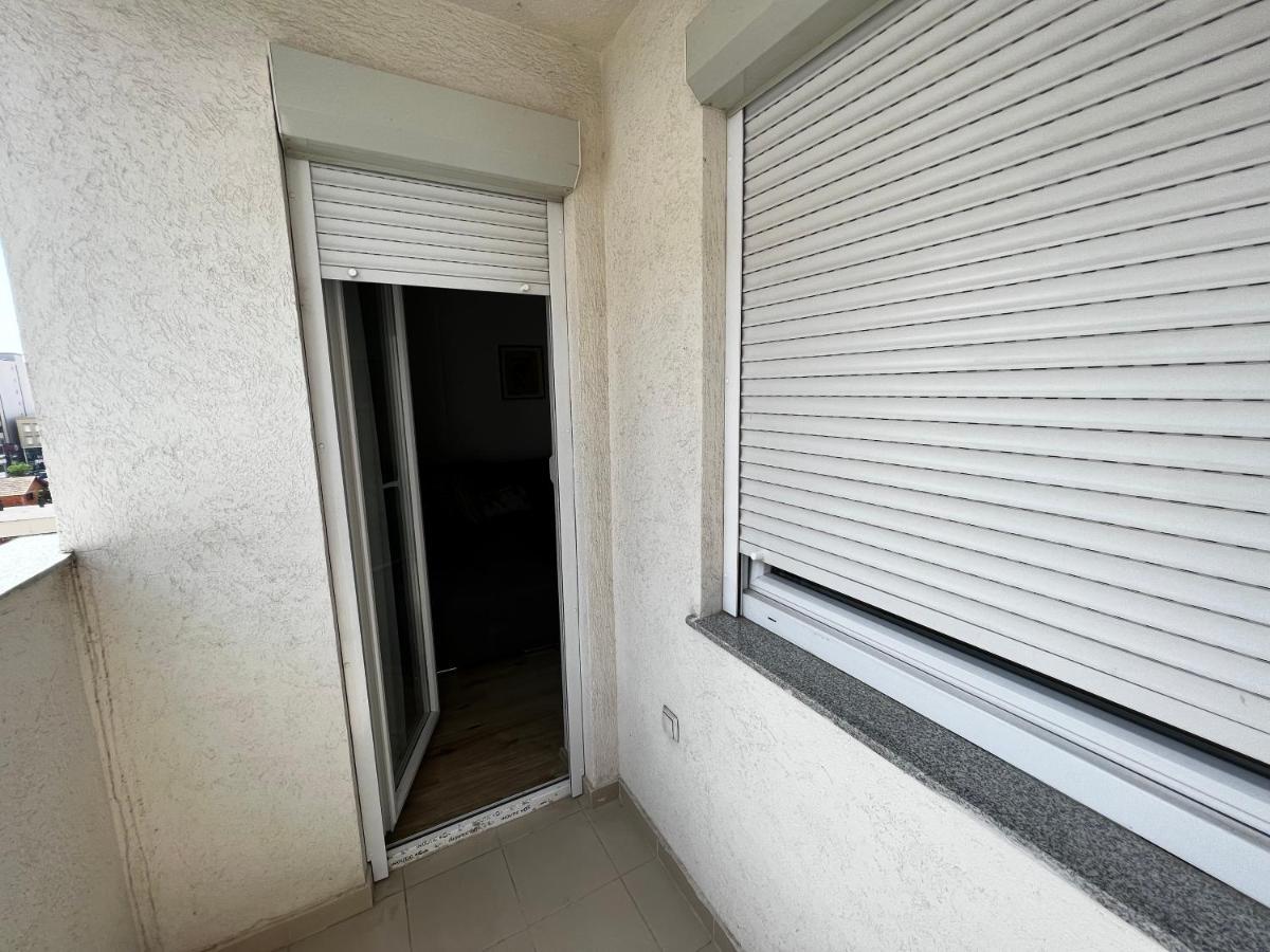 Elegant Apartment In City Centre Приштина Экстерьер фото