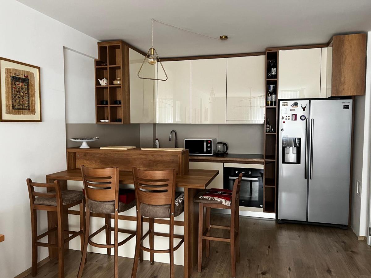 Elegant Apartment In City Centre Приштина Экстерьер фото