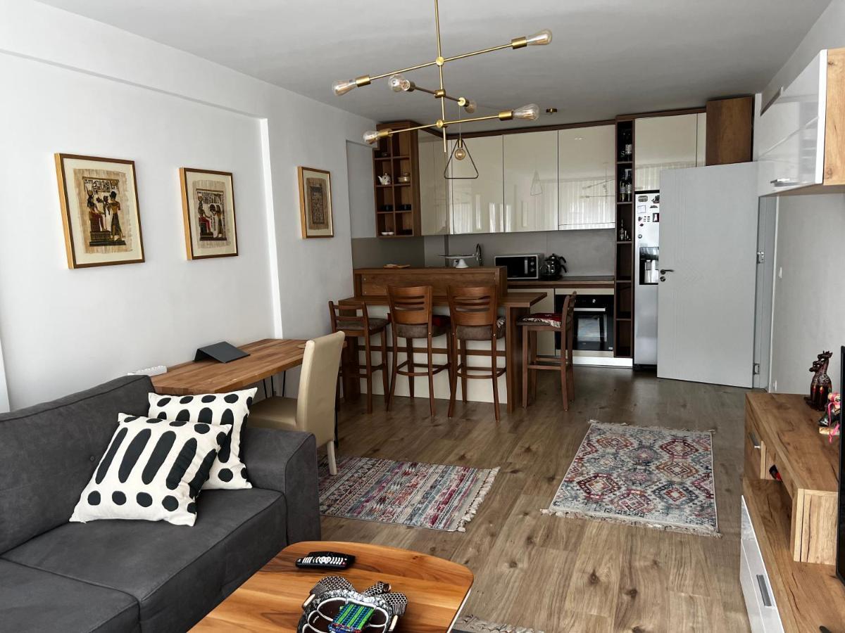 Elegant Apartment In City Centre Приштина Экстерьер фото